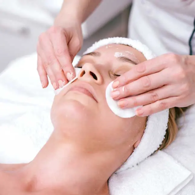 Mini facial treatment